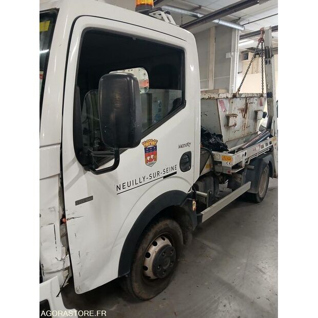 2011 Renault Maxity-47341896