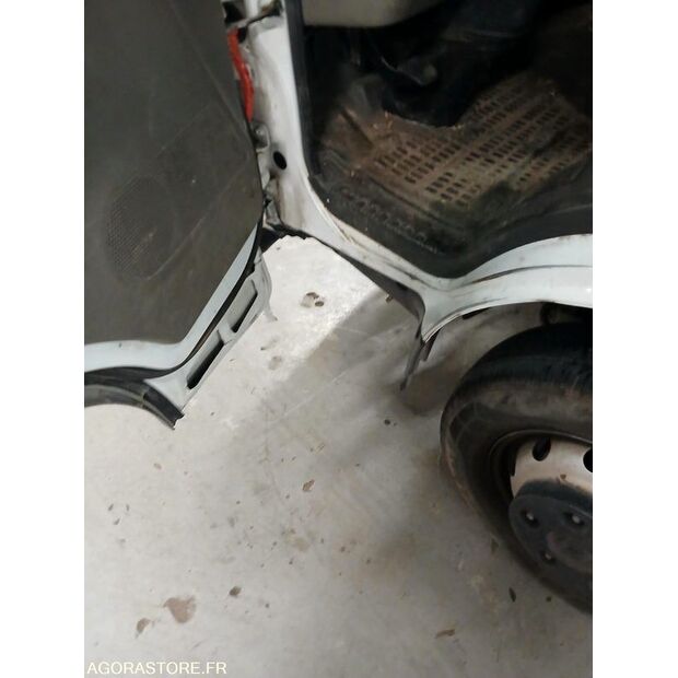 2011 Renault Maxity-47341898