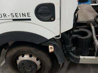2011-renault-maxity-1455584-47341900