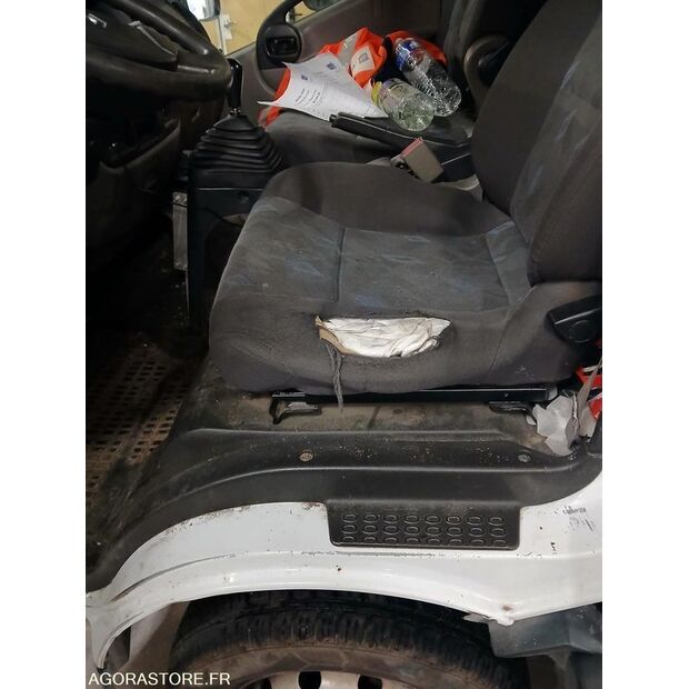 2011 Renault Maxity-47341904