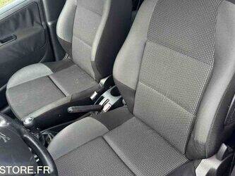 2013-peugeot-207-1455597-47342026