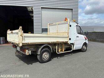 2004-mercedes-benz-sprinter-1455609-47342161