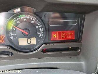 2010-renault-premium-1455615-47342195
