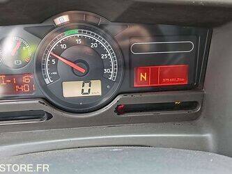 2010-renault-premium-1455615-47342196