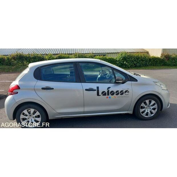 2016 Peugeot 208-47342277