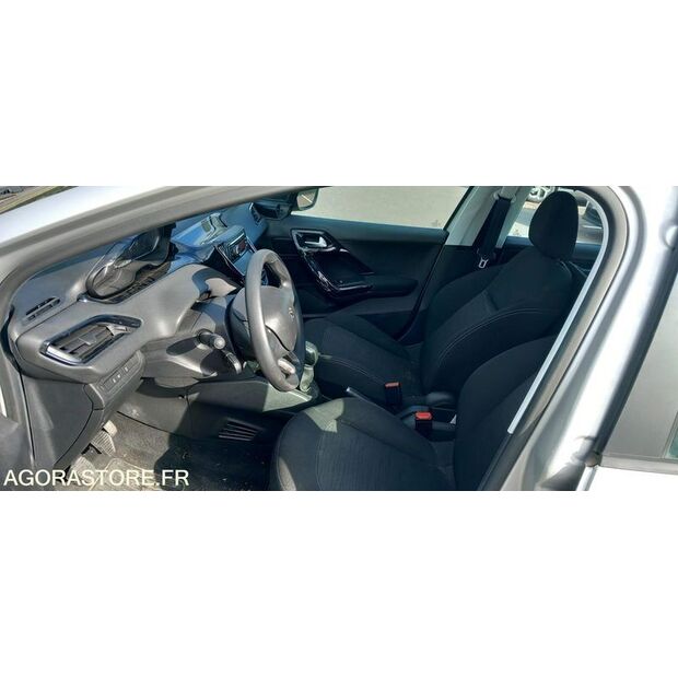 2016 Peugeot 208-47342281