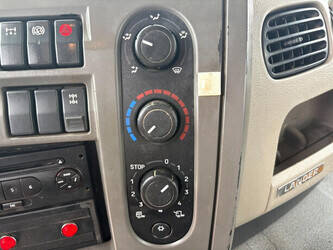 2009-renault-premium-1455632-47342610