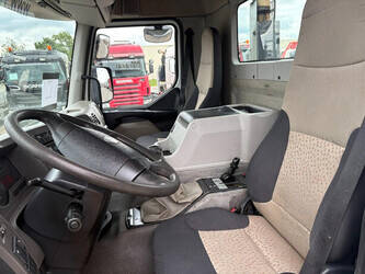 2009-renault-premium-1455633-47342653