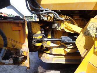 2015-caterpillar-725c-1455656-47343328