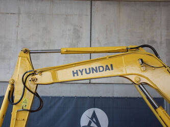 2011-hyundai-r60-7-1455708-47346955