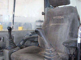 2011-hyundai-r60-7-1455708-47346972