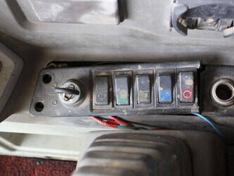 2011-hyundai-r60-7-1455708-47346975