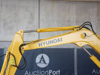 2011-hyundai-r55-7-47347445