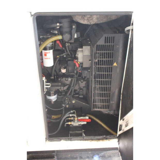 2010 اس دي ام او R66-47347505