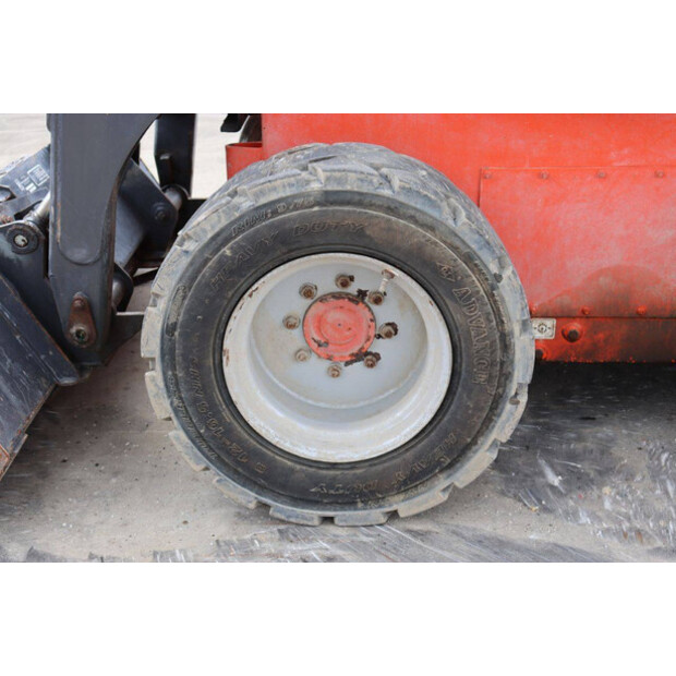 2015 توماس D8T-47348908