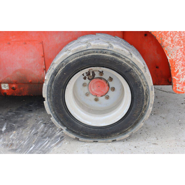 2015 توماس D8T-47348909