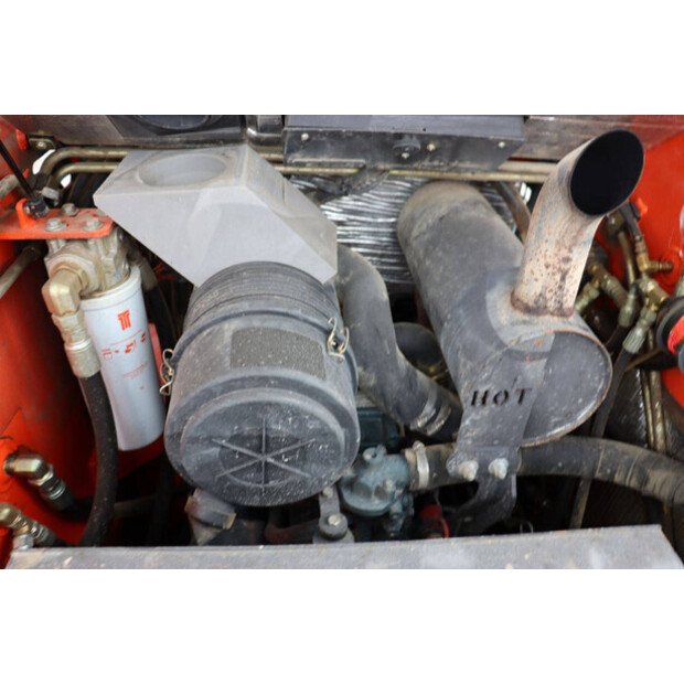 2015 توماس D8T-47348914