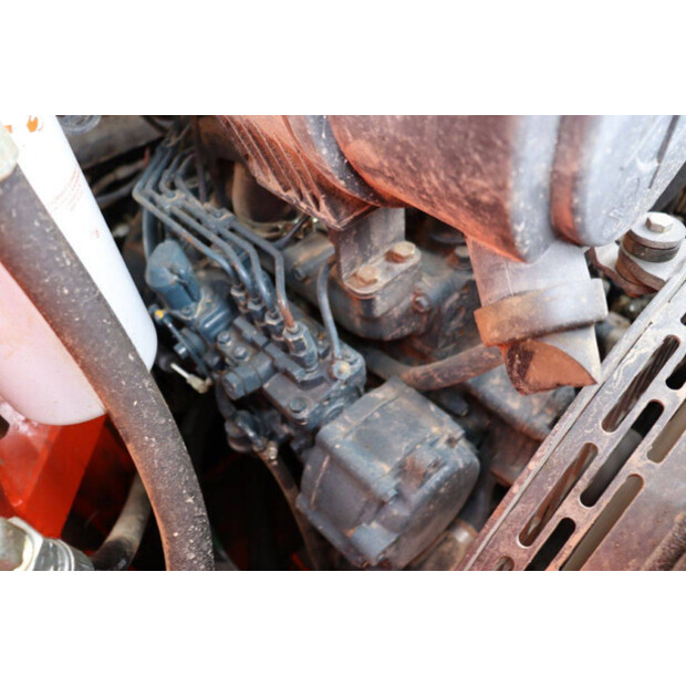 2015 توماس D8T-47348915