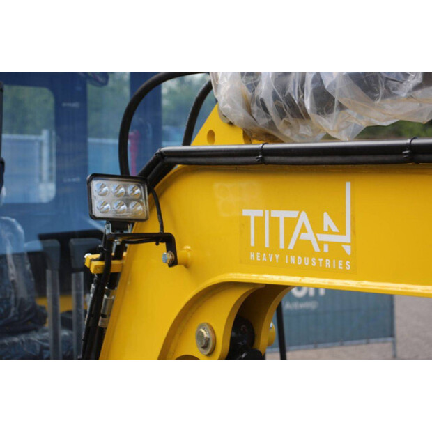 2025 Titan TE30-47349145