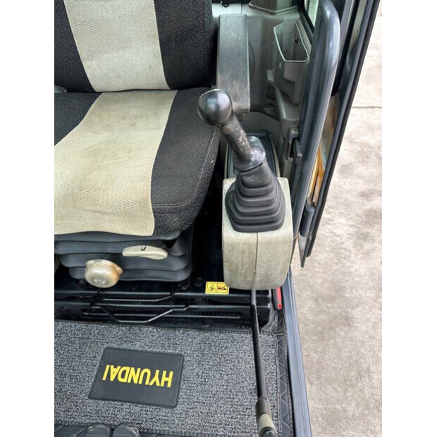 2016 Hyundai R60VS-47349404