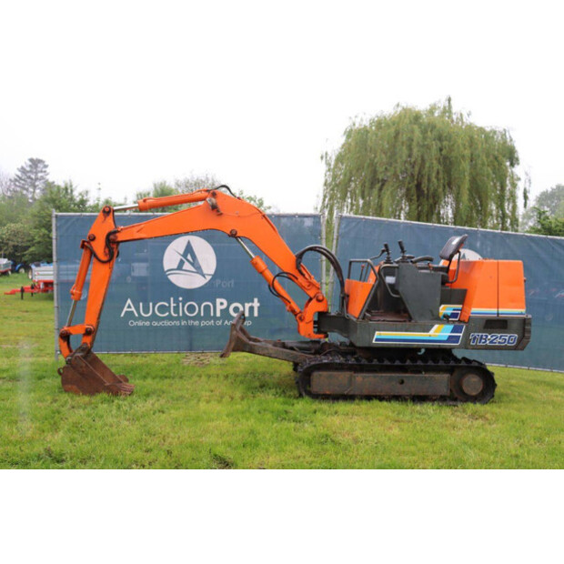TAKEUCHI TB250-47350398