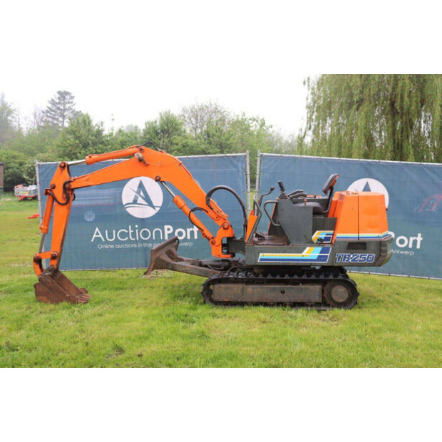 TAKEUCHI TB250-47350399