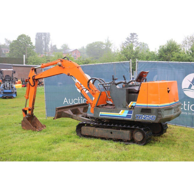 TAKEUCHI TB250-47350400