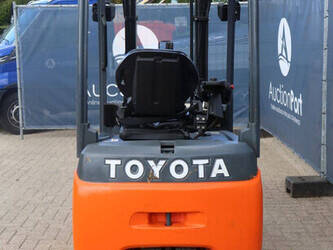 2013-toyota-8fbet16-1455828-47351120