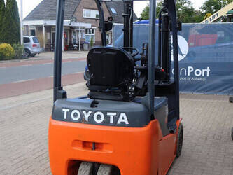 2013-toyota-8fbet16-1455828-47351121