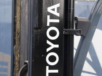 2013-toyota-8fbet16-1455828-47351127