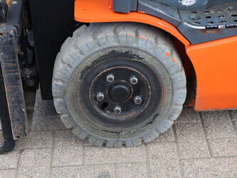 2013-toyota-8fbet16-1455828-47351129