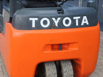 2013-toyota-8fbet16-1455828-47351131
