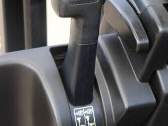 2013-toyota-8fbet16-1455828-47351139