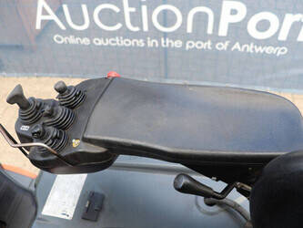 2013-toyota-8fbet16-1455828-47351142