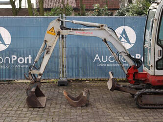 2001-takeuchi-tb016-1455844-47351802