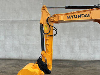 2016-hyundai-r60vs-1455878-47352855