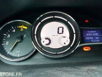 2014-renault-megane-1455536-47367659