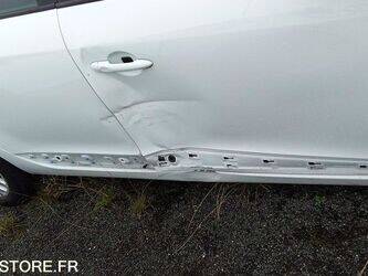 2014-renault-megane-1455536-47367670