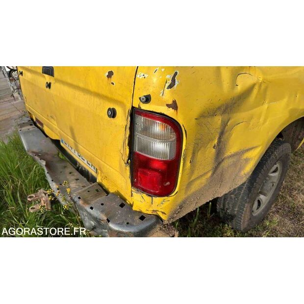2003 تويوتا Hilux-47368041