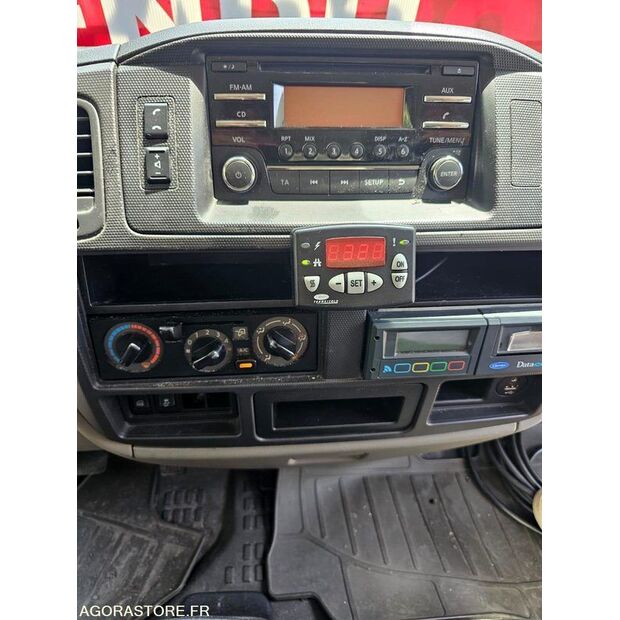 2015 Renault Maxity-47383311