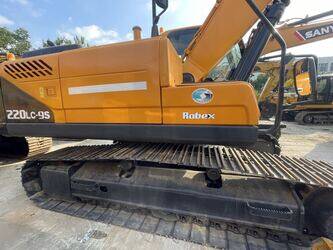 صورة ل حفارات مجنزرة 2025 هيونداي 220 LC-9S