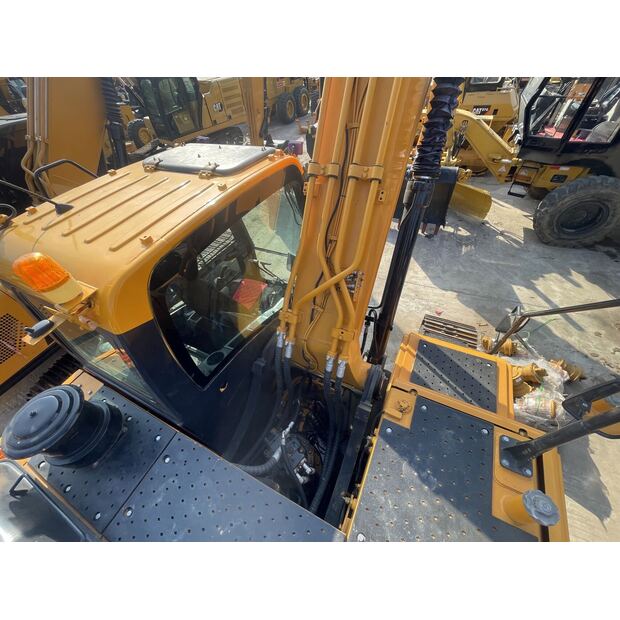 2025 Hyundai 220 LC-9S-47384930