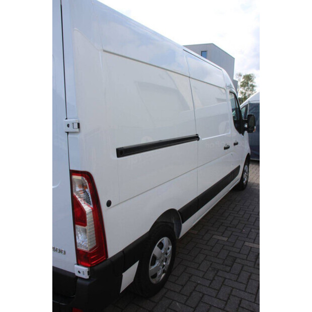 NISSAN NV400-47400565