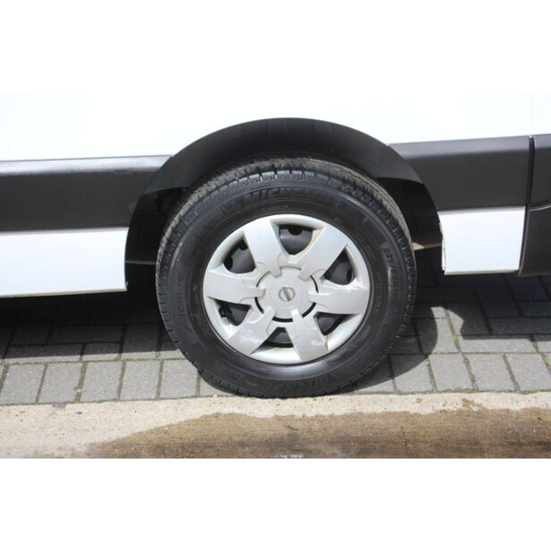 NISSAN NV400-47400573