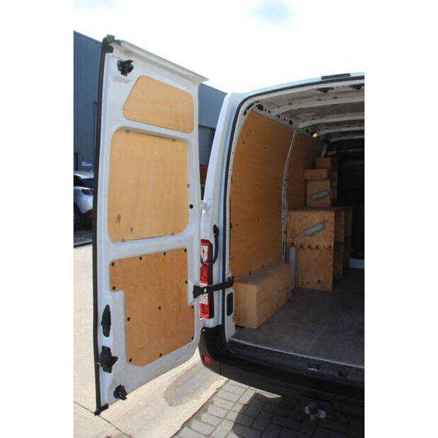 NISSAN NV400-47400579