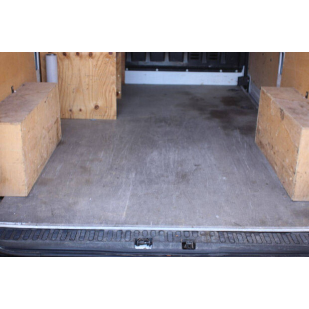 NISSAN NV400-47400581