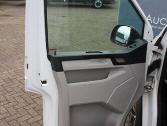 2017-volkswagen-transporter-tdi-1456172-47400901
