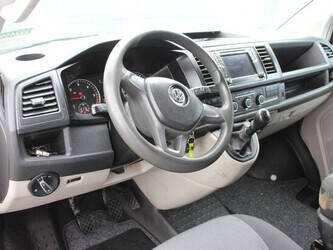 2017-volkswagen-transporter-tdi-1456172-47400903
