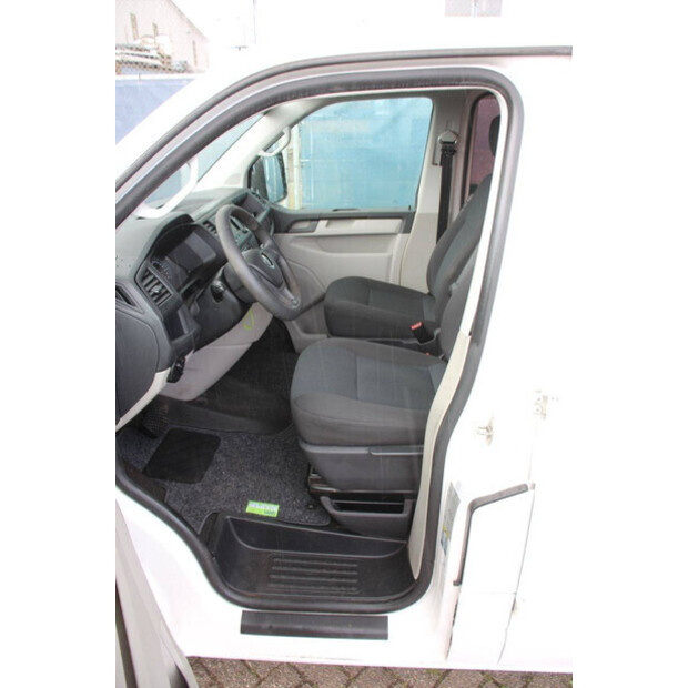 2018 Volkswagen Transporter-47401049