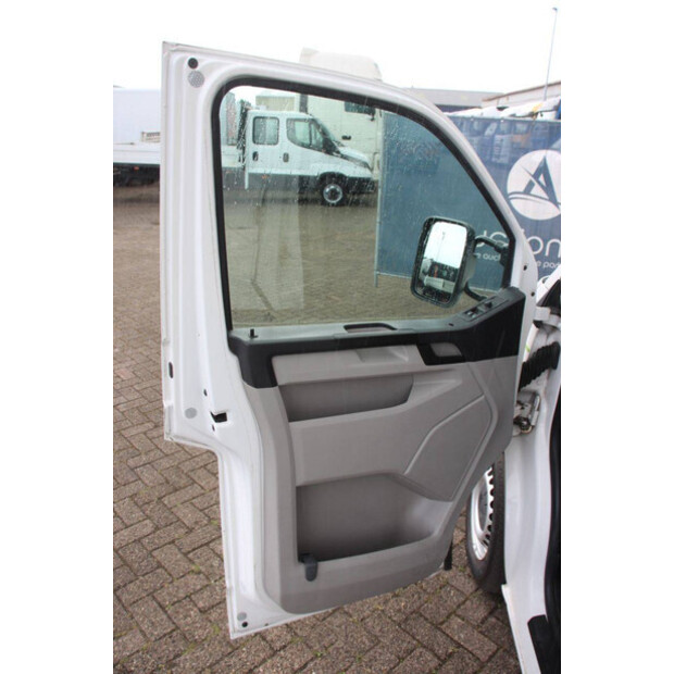 2018 Volkswagen Transporter-47401050